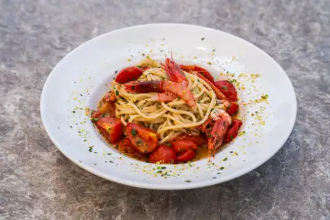 Spaghetti gambero, pistacchio e pomodorino