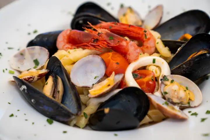 Pizza al tavolo nel ristorante Mistral